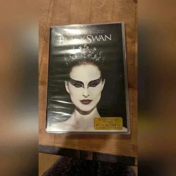 Black Swan DVD (NWT) - Picture 2 of 4